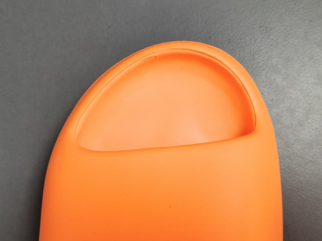 ADIDAS YEEZY SLIDE x ENFLAME ORANGE - Phantom Kicks