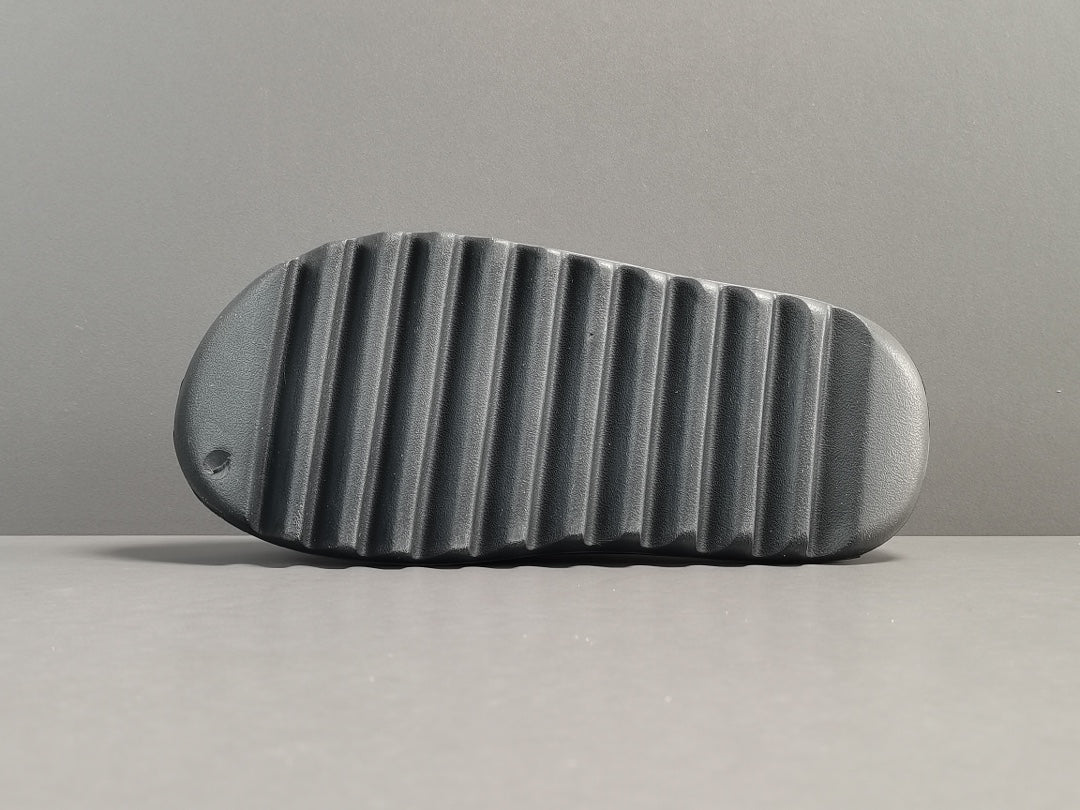 ADIDAS YEEZY SLIDE x ONYX - Phantom Kicks