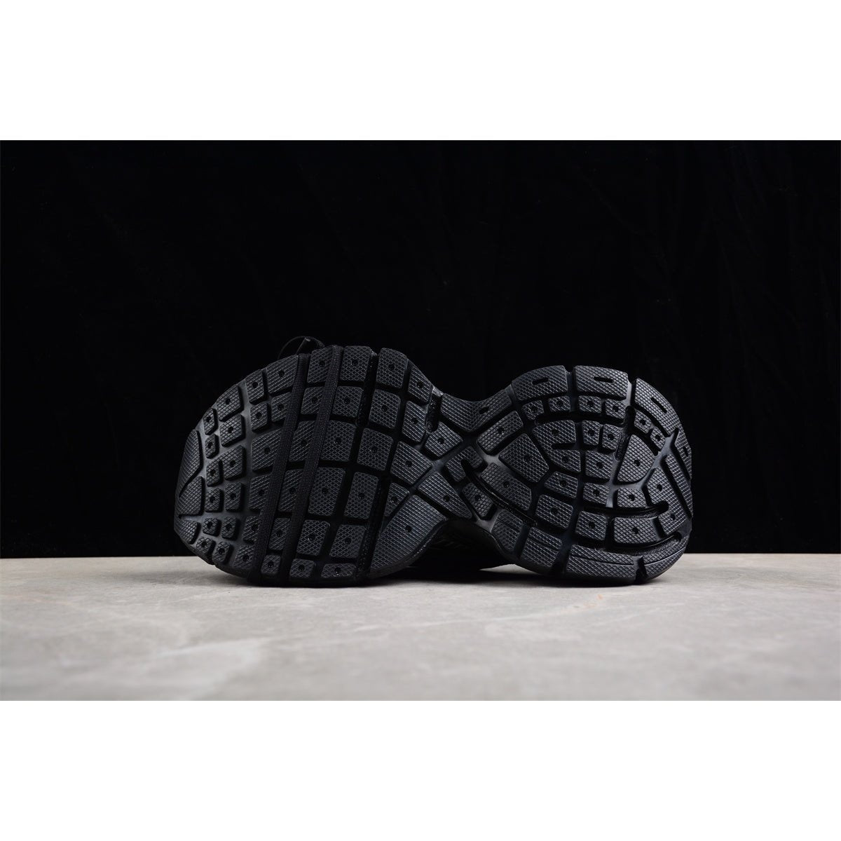 BALENCIAGA 3XL MULE x ALL BLACK - Phantom Kicks