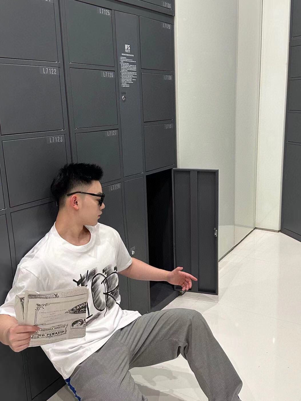 Dior T-Shirt with Artistic Logo Design - Phantom Kicks