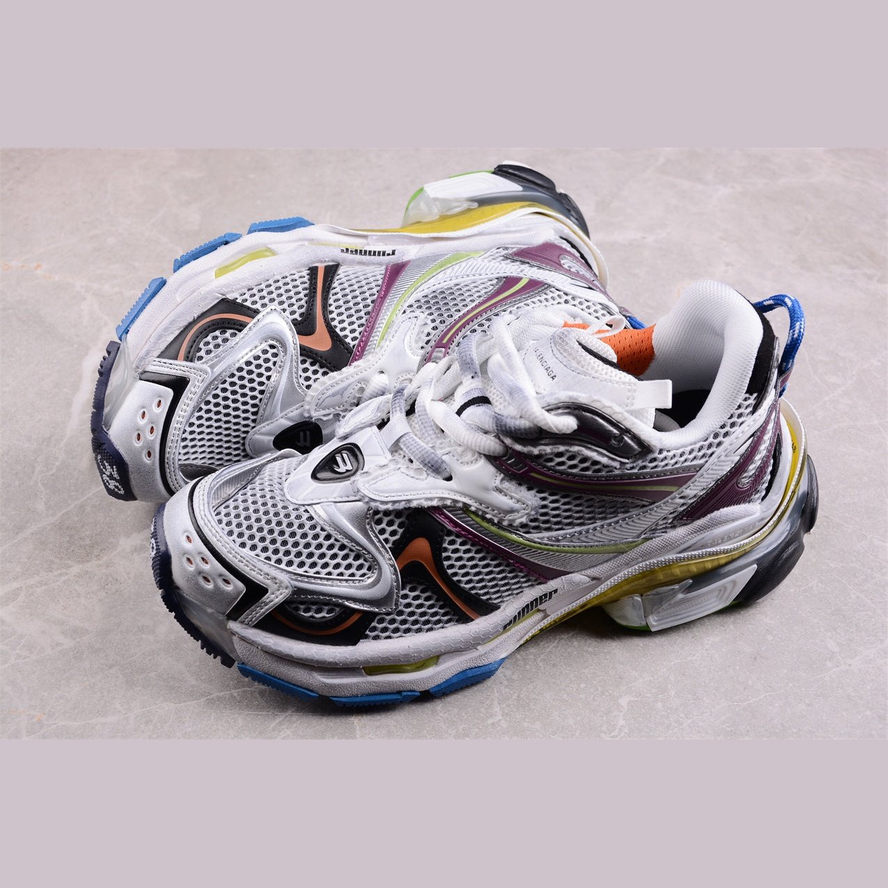 BALENCIAGA RUNNER x MULTICOLORED - Phantom Kicks