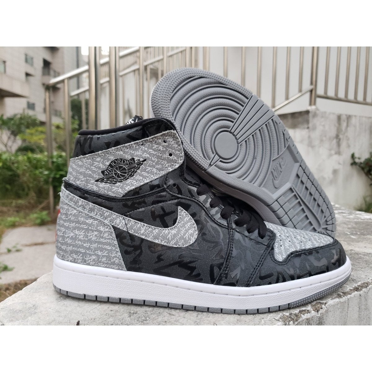 JORDAN 1 RETRO HIGH OG x REBELLIONAIRE - Phantom Kicks