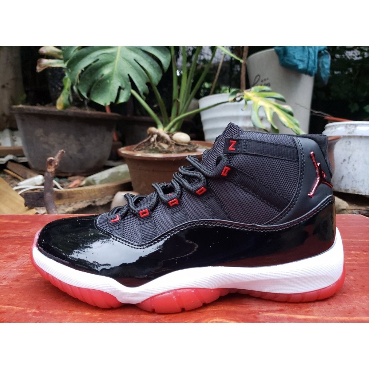 JORDAN 11 RETRO x PLAYOFFS BRED - Phantom Kicks