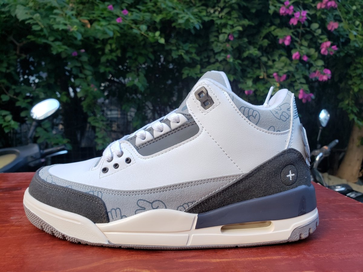 JORDAN 3 RETRO x KAWS - Phantom Kicks