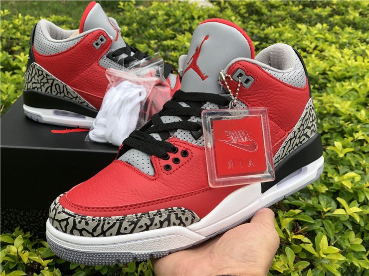 JORDAN 3 RETRO x SE UNITED FIRE RED - Phantom Kicks
