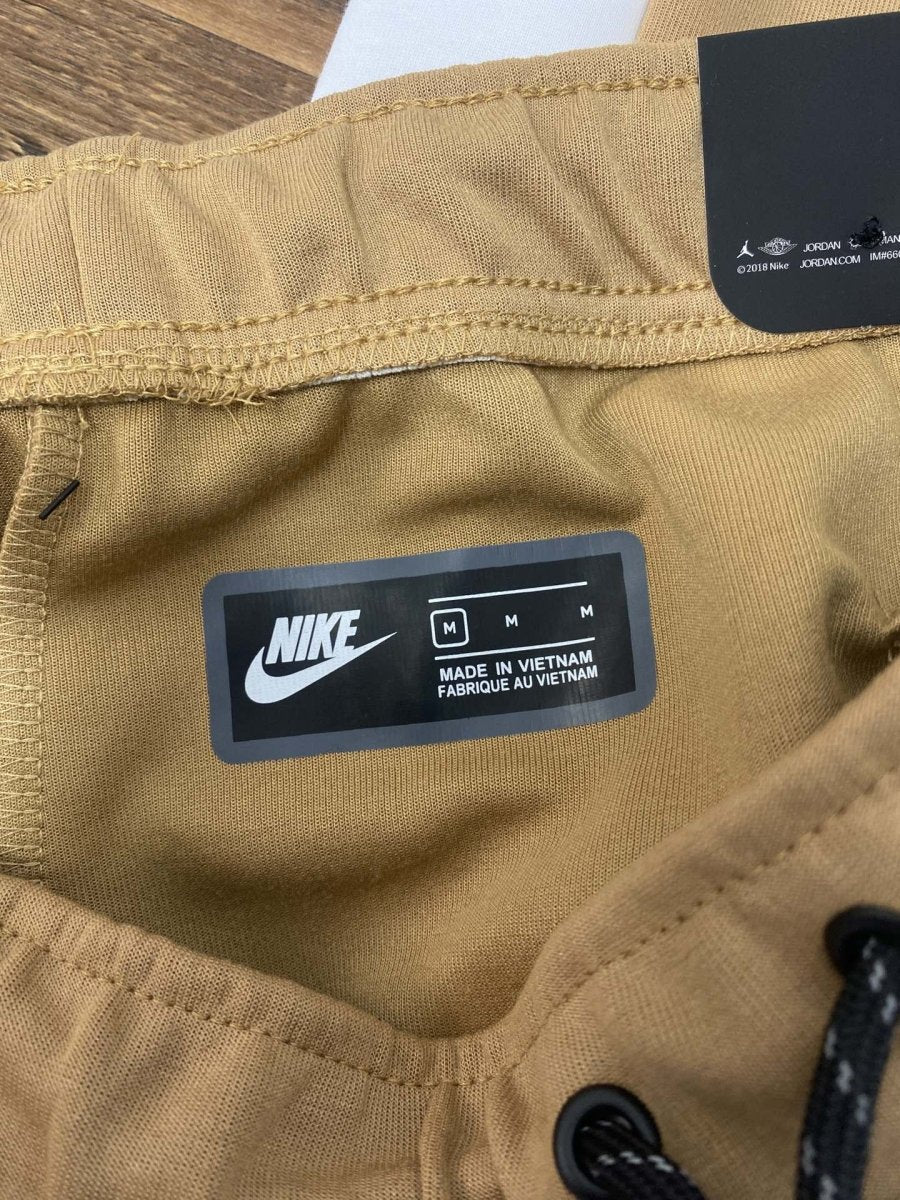 NIKE TECH FLEECE PANTS x SANDALWOOD/LIGHT BONE/BLACK - Phantom Kicks