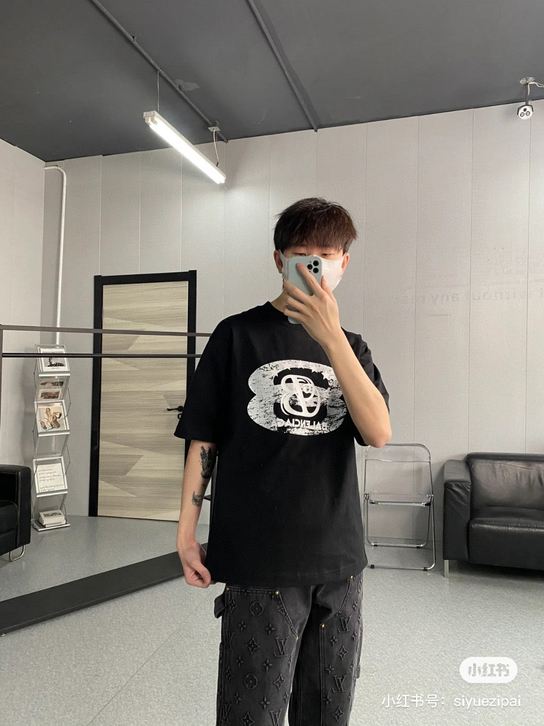 Balenciaga T-Shirt - Distressed Logo - Phantom Kicks
