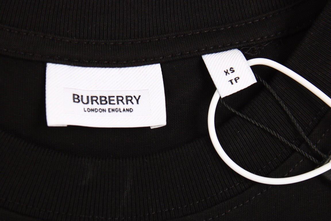 Burberry T-shirt with Checkered Crest - Phantom Kicks