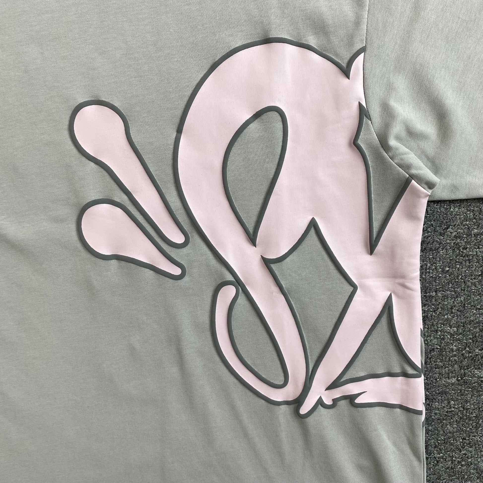 SYNA WORLD T-SHIRT GREY PINK - Phantom Kicks
