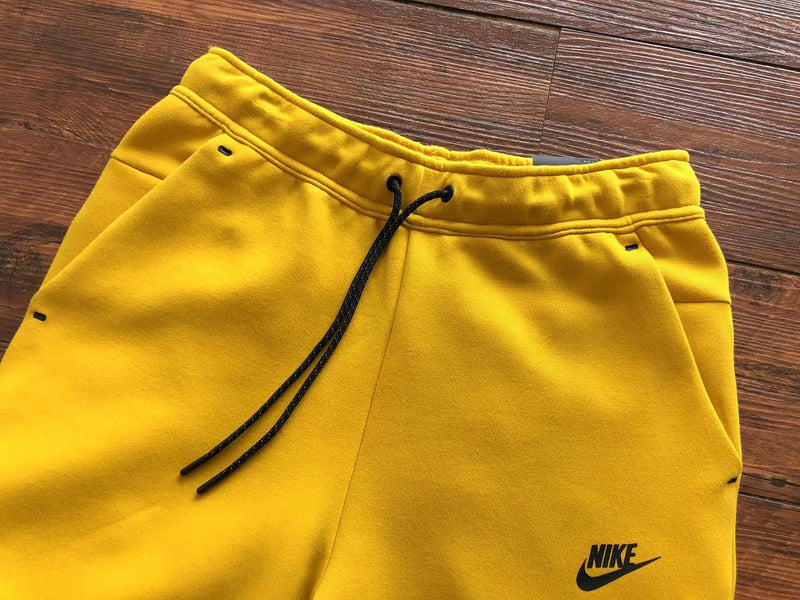 NIKE TECH FLEECE PANTS x YELLOW - Phantom Kicks