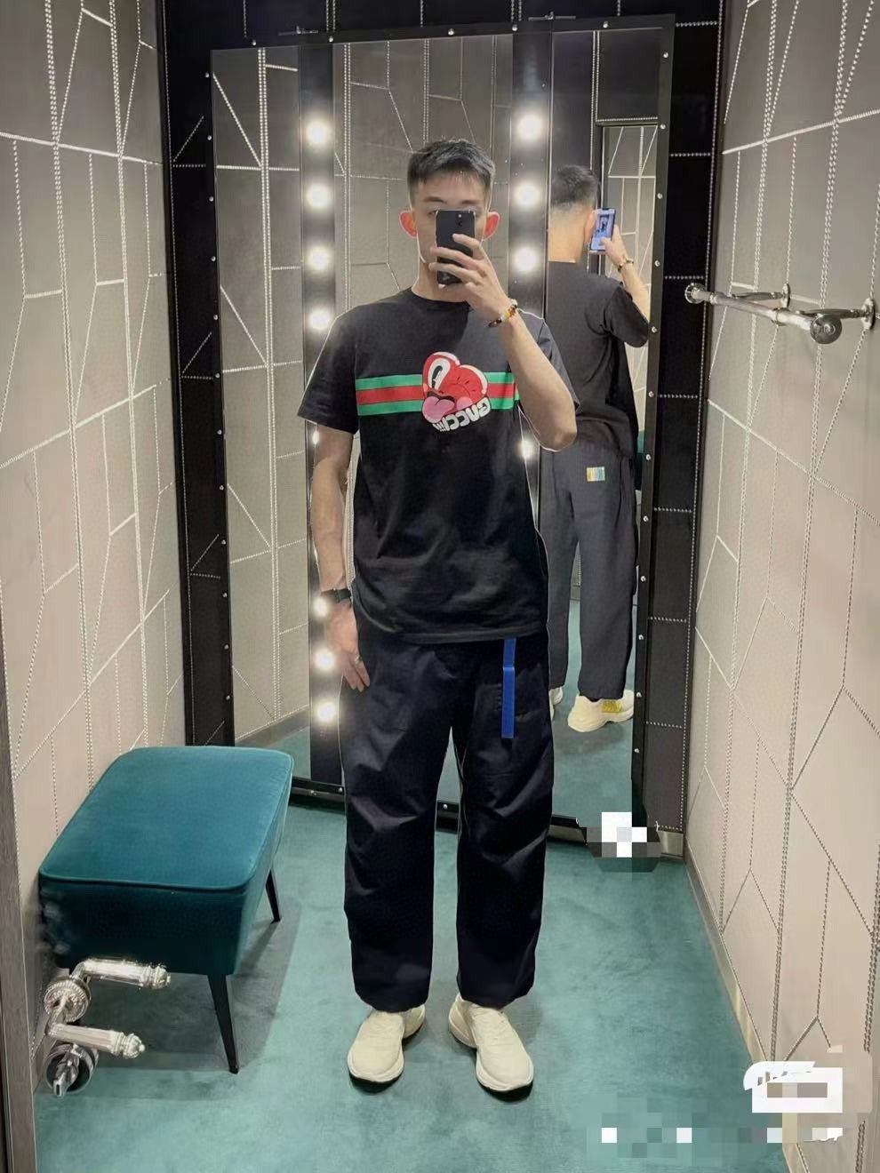 Gucci Black T-Shirt with Heart Graphic - Phantom Kicks