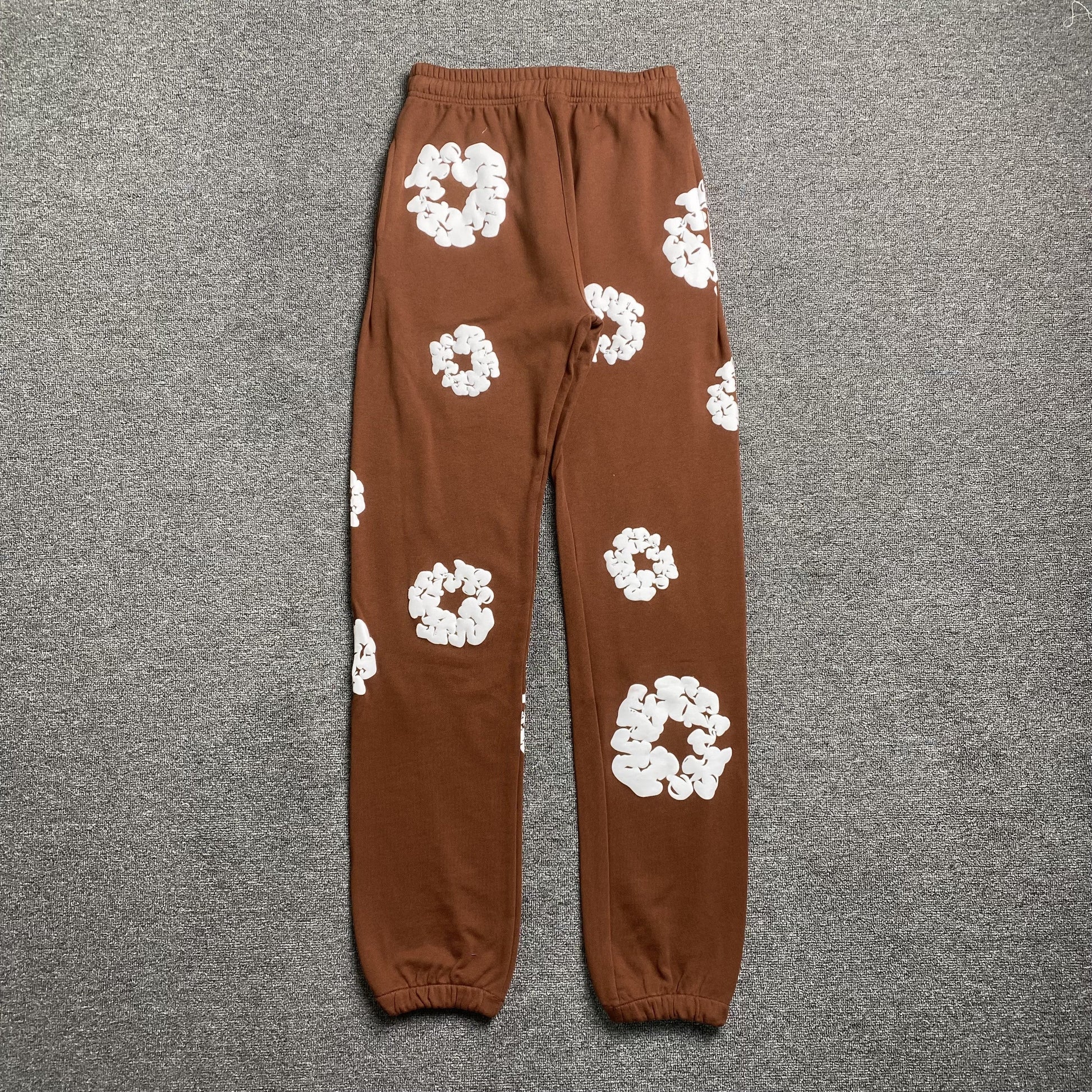 DENIM TEARS COTTON WREATH SWEATPANTS BROWN - Phantom Kicks