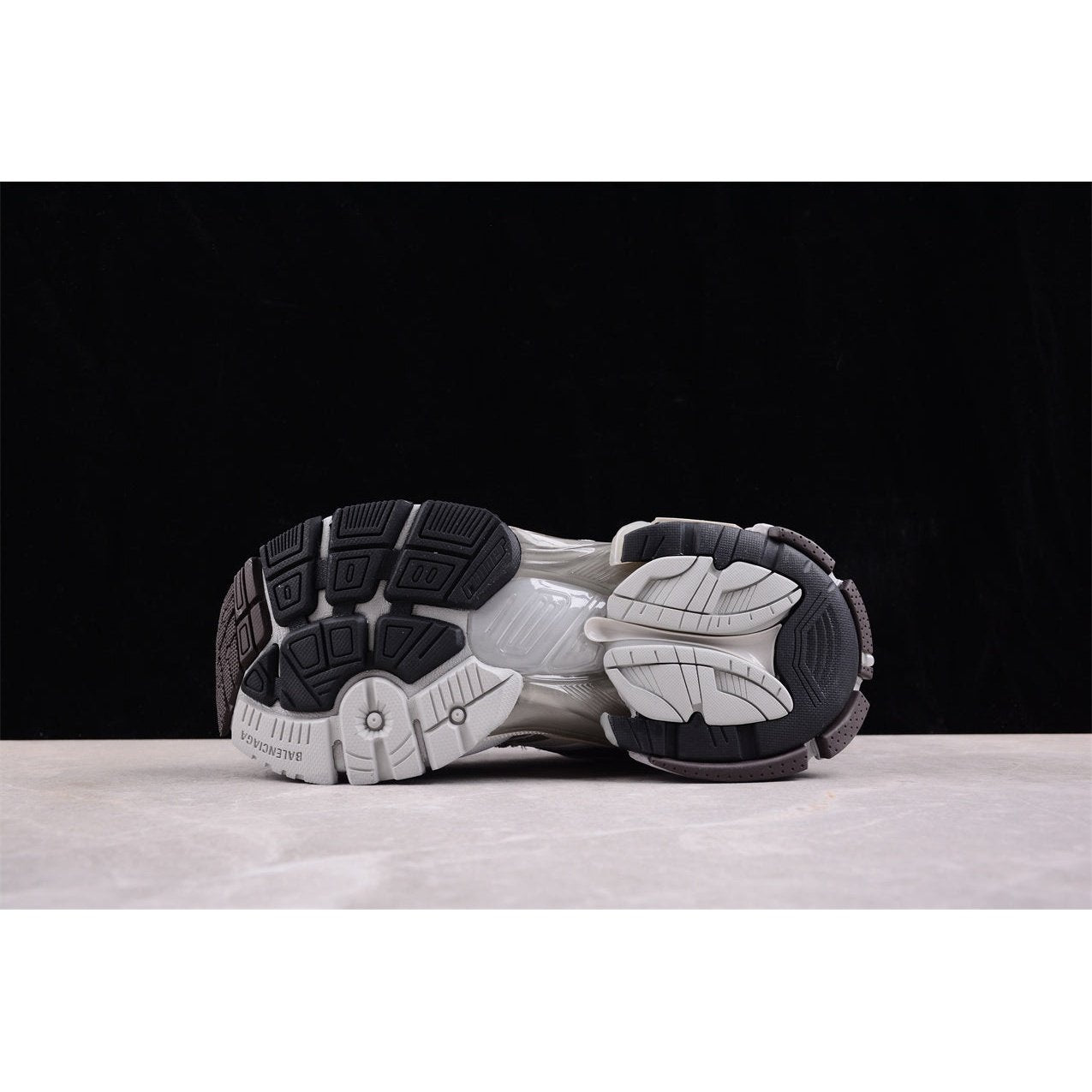 BALENCIAGA RUNNER x TAUPE MIX - Phantom Kicks