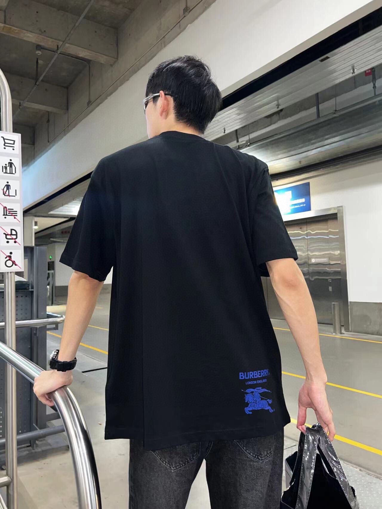 Burberry T-shirt with London England Logo - Phantom Kicks
