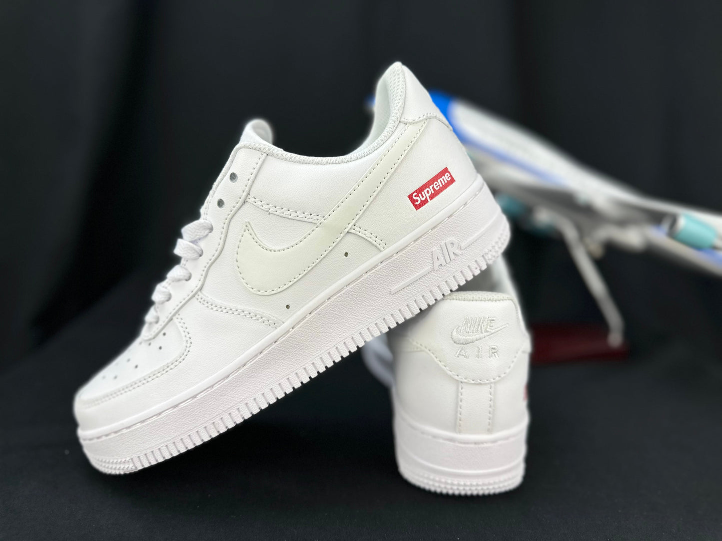 NIKE AIR FORCE 1 Supreme "White" - Phantom Kicks