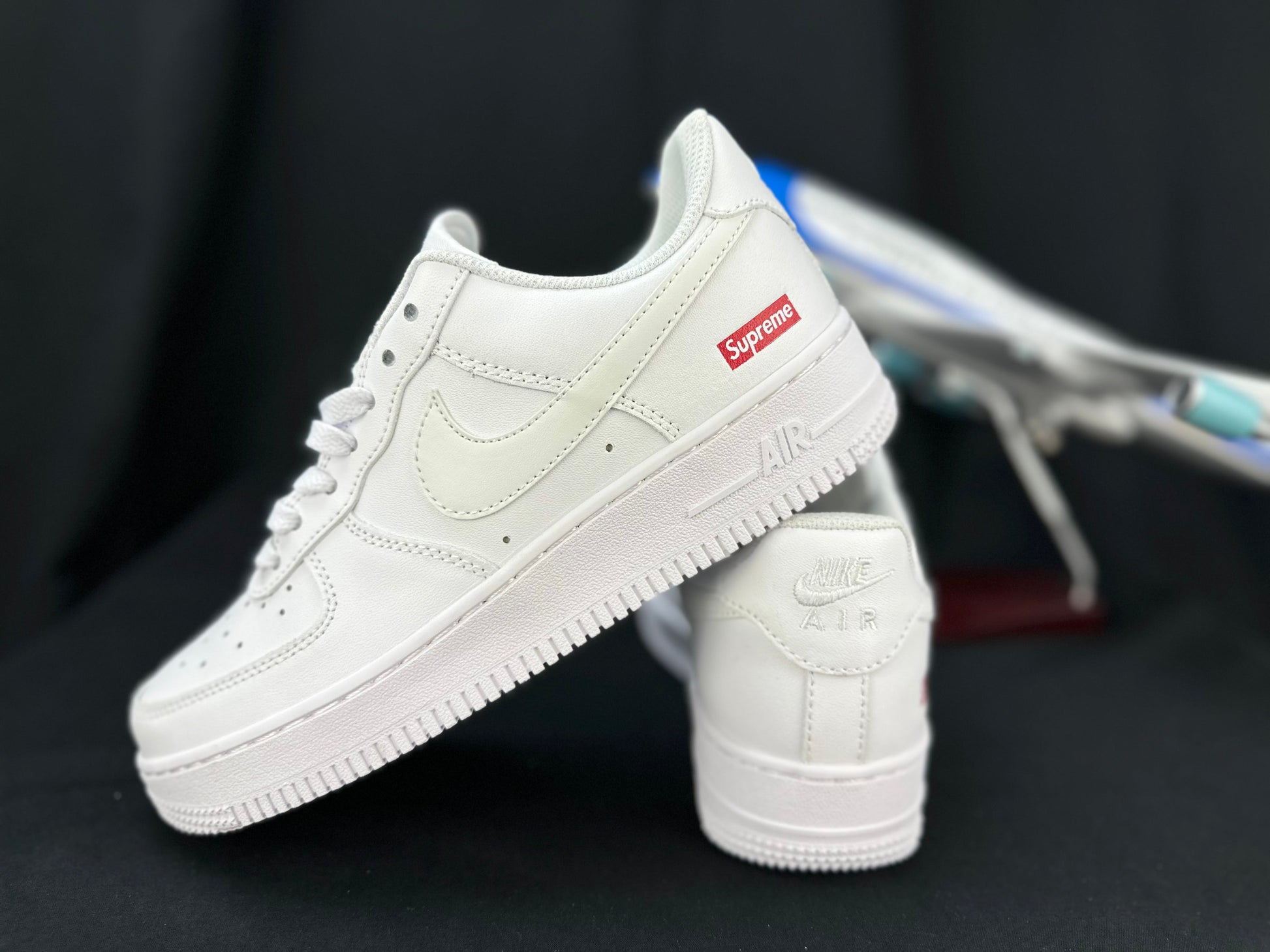 NIKE AIR FORCE 1 Supreme "White" - Phantom Kicks