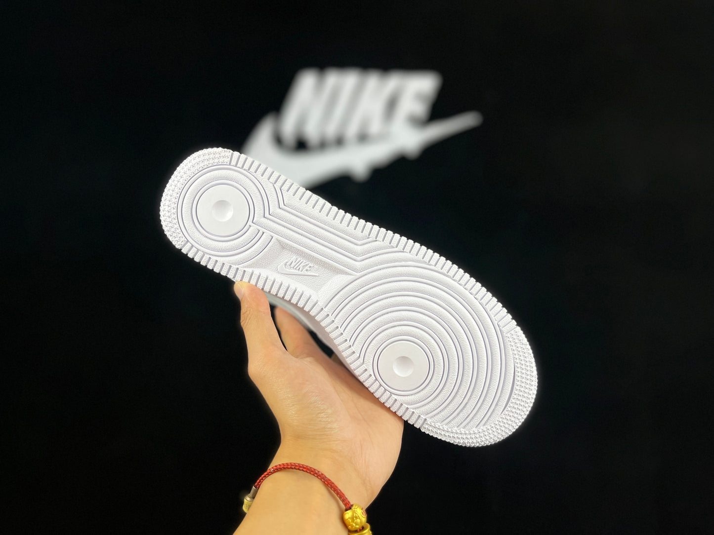 NIKE AIR FORCE 1 Mid "Triple White" - Phantom Kicks