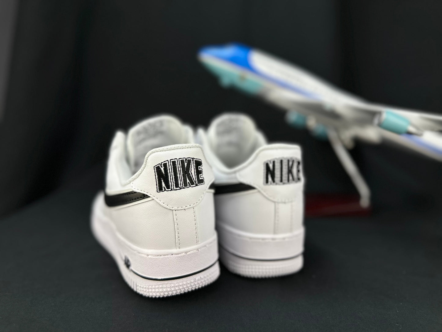 NIKE AIR FORCE 1 "Double Swoosh White/Black" - Phantom Kicks