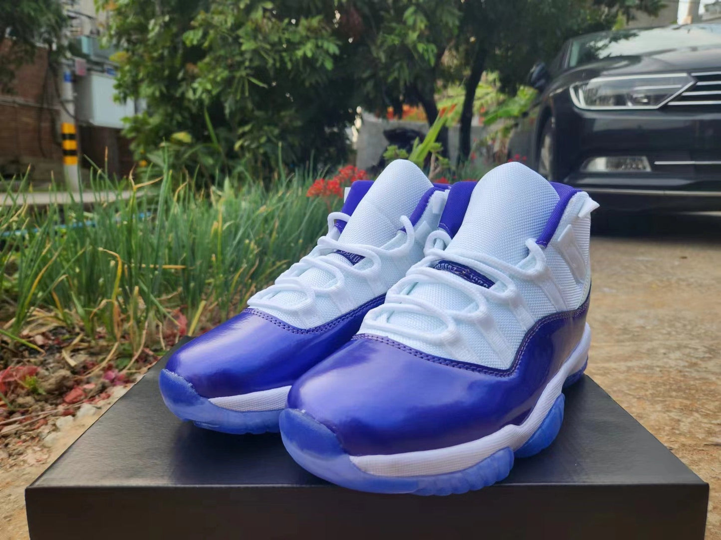 JORDAN 11 Purple and White - Phantom Kicks
