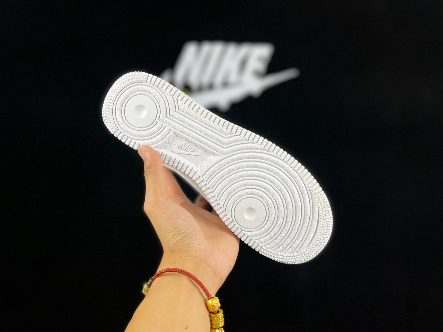 NIKE AIR FORCE 1 Low "Gold Chain" - Phantom Kicks