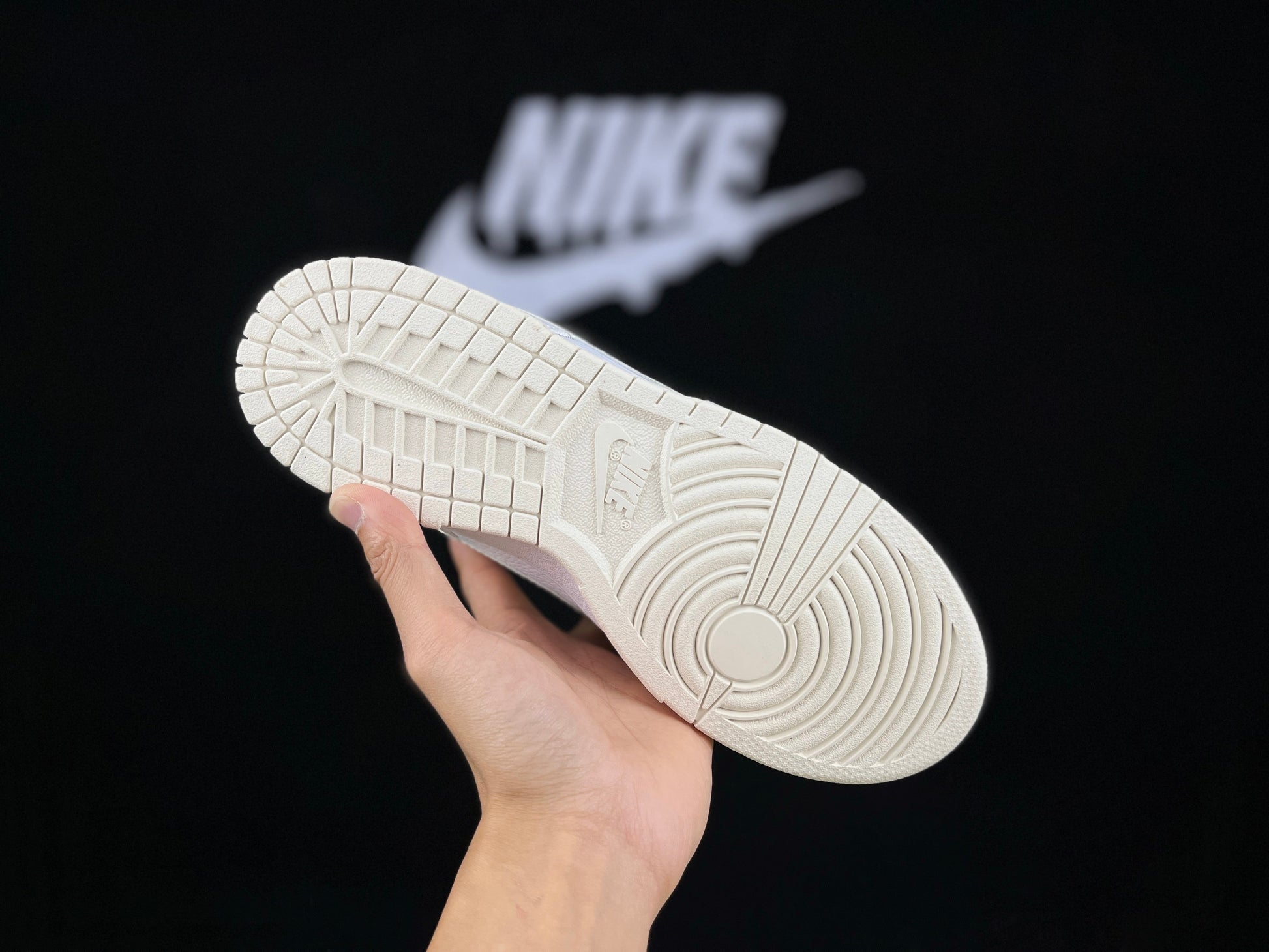 NIKE AIR FORCE 1 "Light Green" - Phantom Kicks