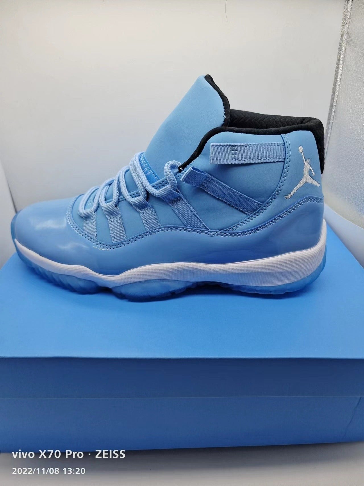 JORDAN 11 "Single Day" - Phantom Kicks