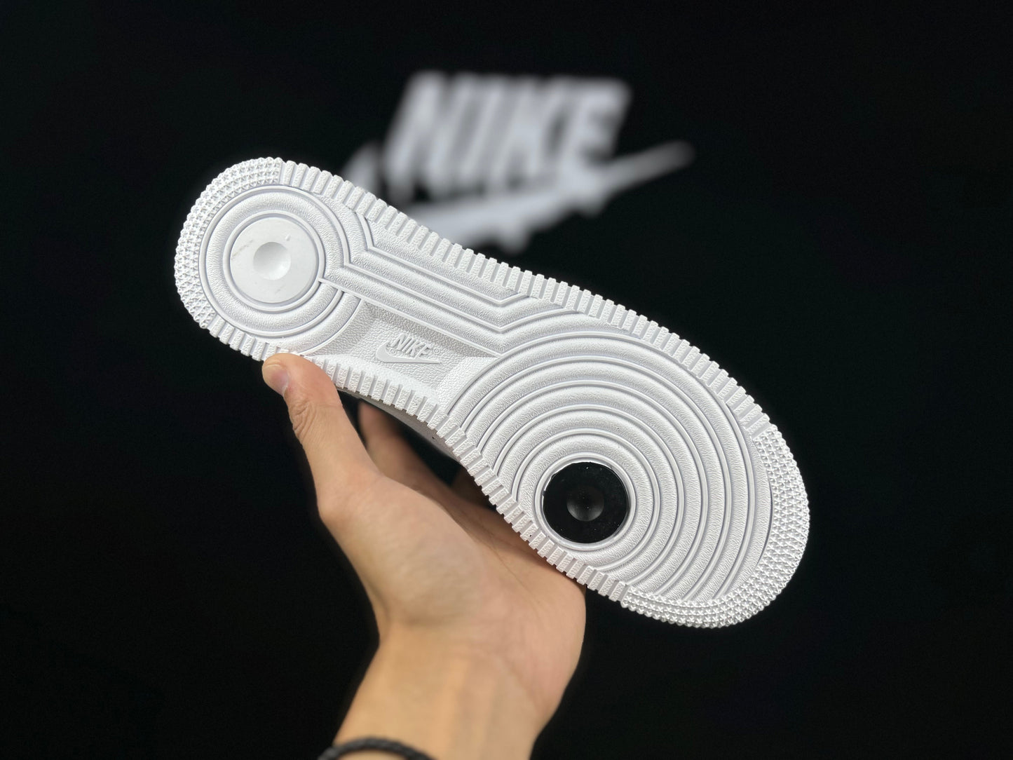 NIKE AIR FORCE 1 "White/Black" - Phantom Kicks