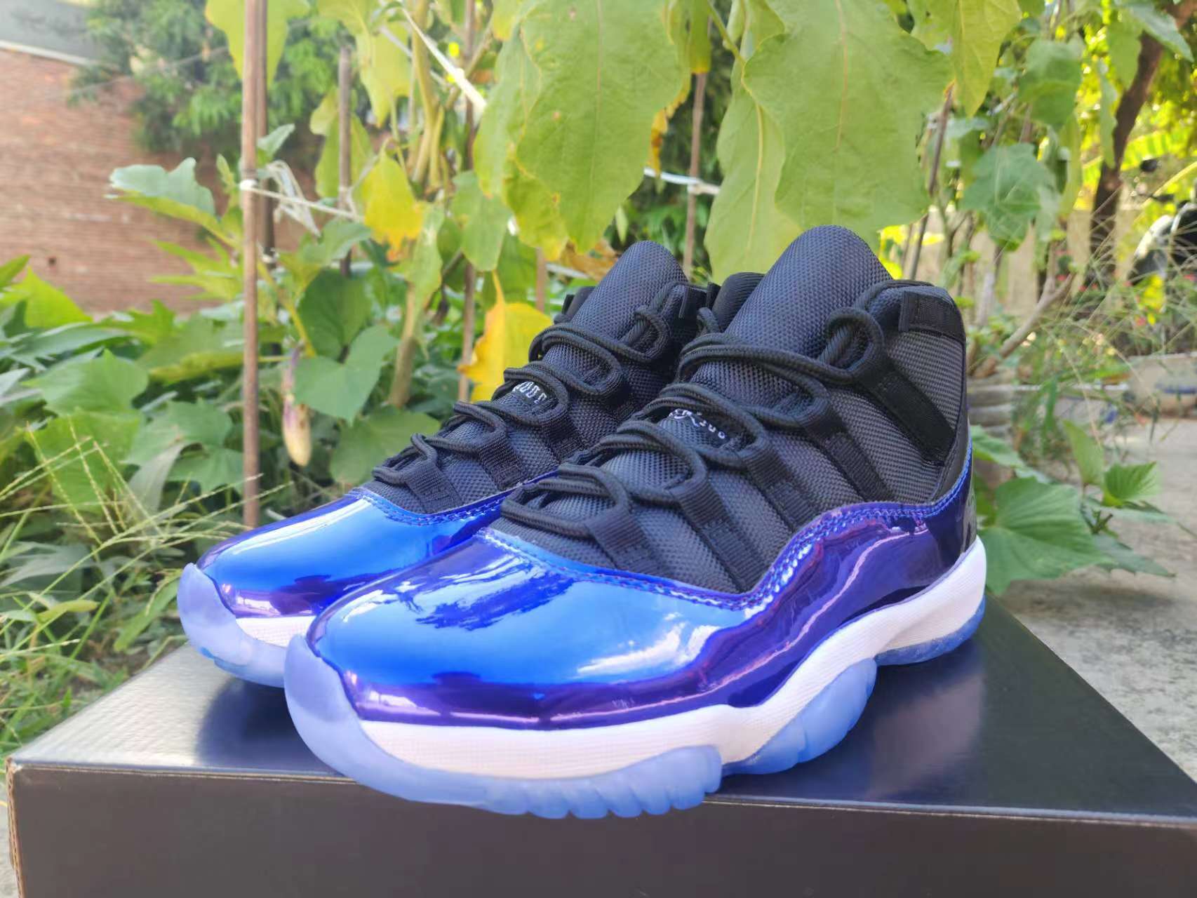 JORDAN 11 Blue - Phantom Kicks