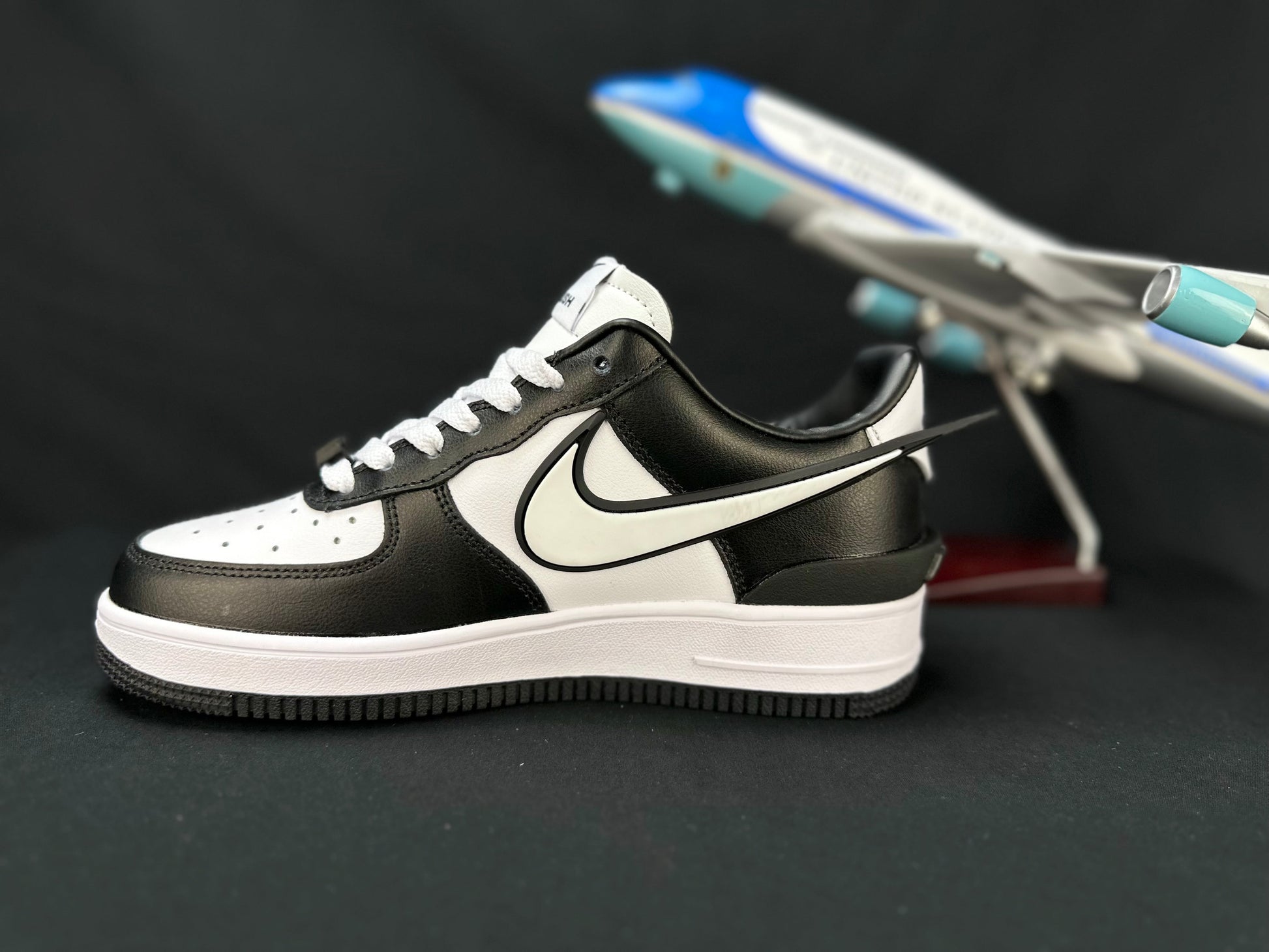 NIKE AIR FORCE 1 "Big Swoosh White/Black" - Phantom Kicks