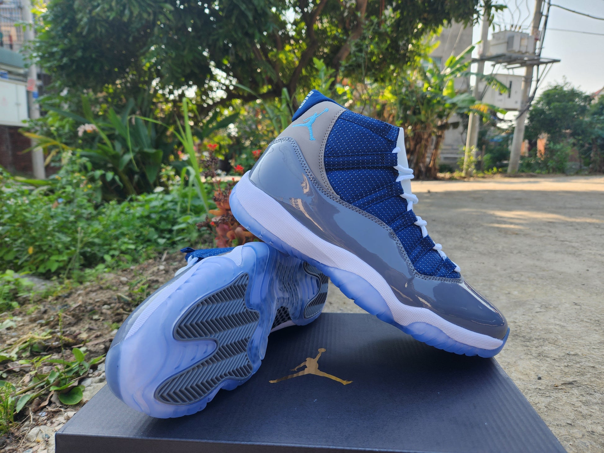JORDAN 11 "Deep Blue Grey" - Phantom Kicks
