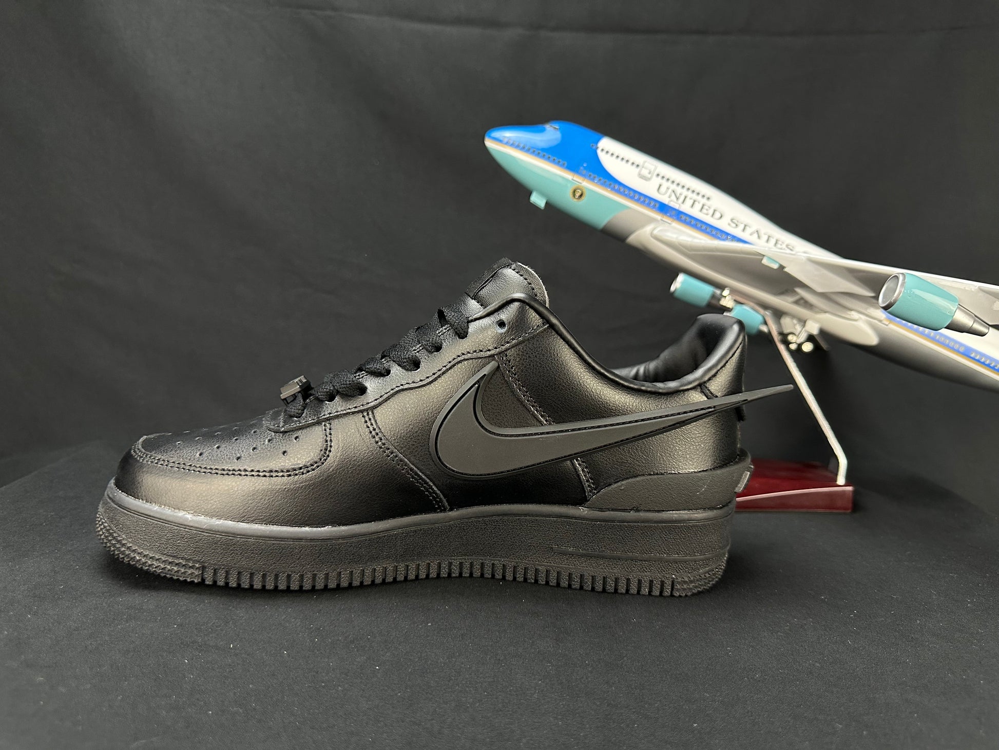 NIKE AIR FORCE 1 "Big Swoosh All-Black" - Phantom Kicks