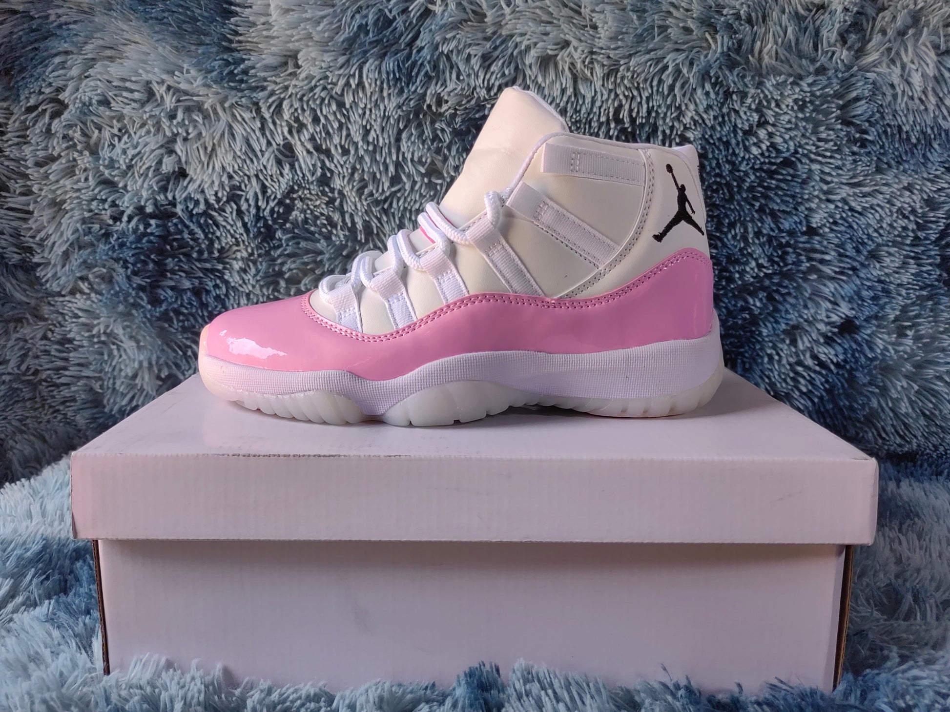 JORDAN 11 Pink - Phantom Kicks