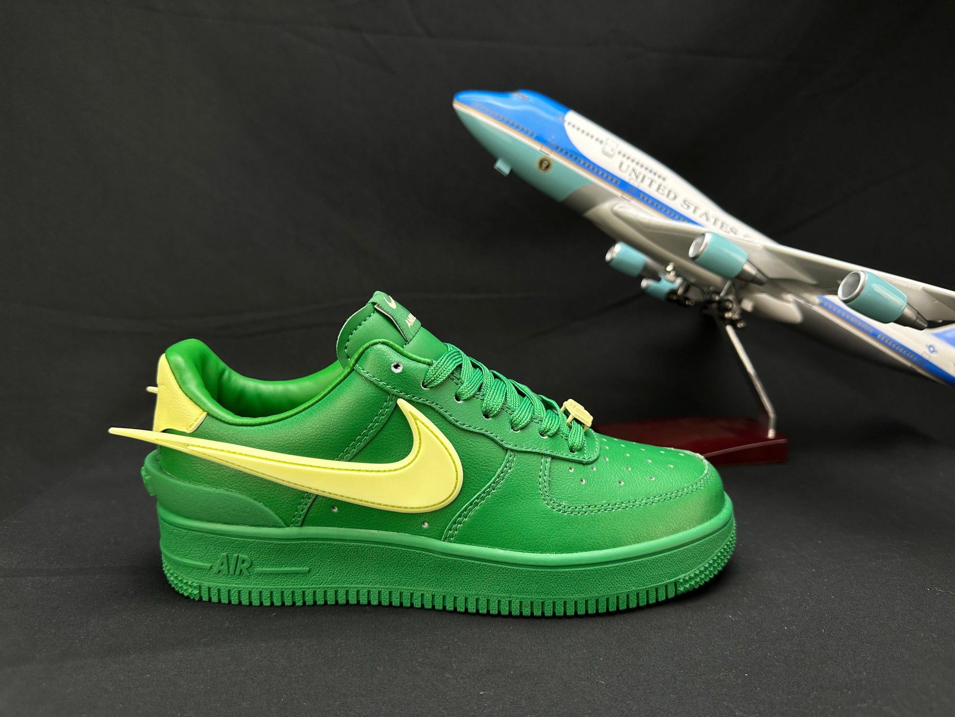 NIKE AIR FORCE 1 "Big Swoosh Green" - Phantom Kicks
