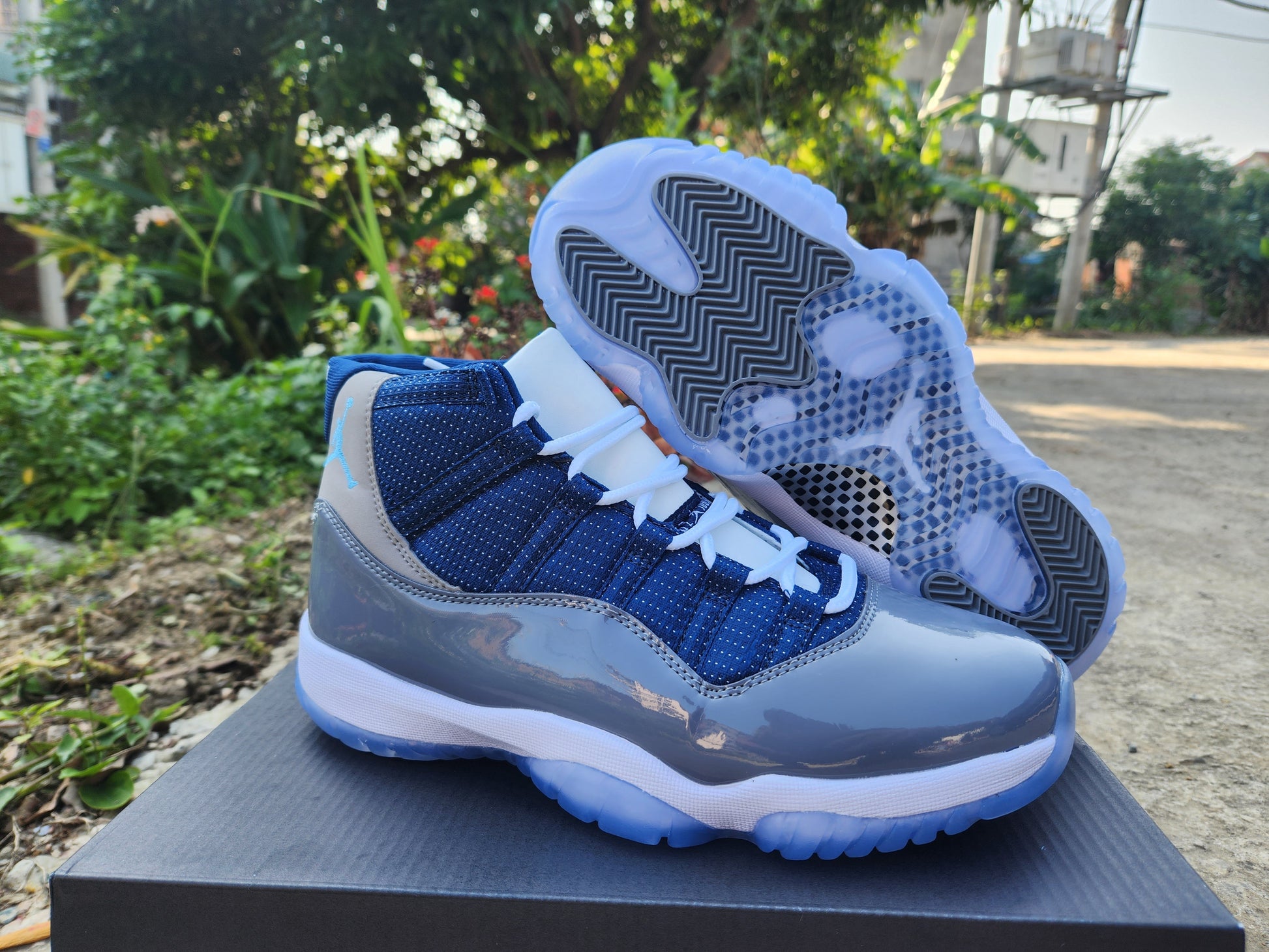 JORDAN 11 "Deep Blue Grey" - Phantom Kicks