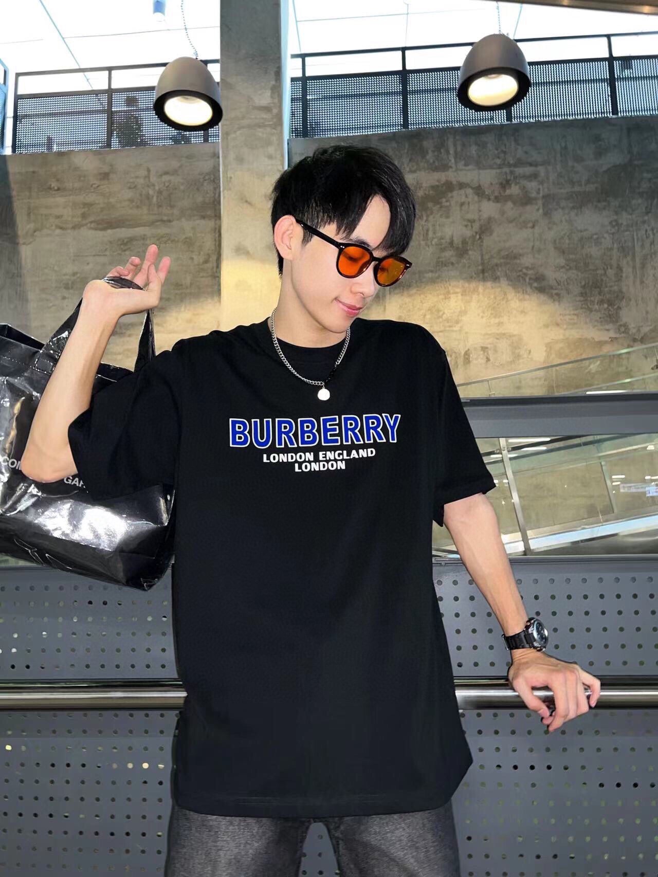 Burberry T-shirt with London England Logo - Phantom Kicks