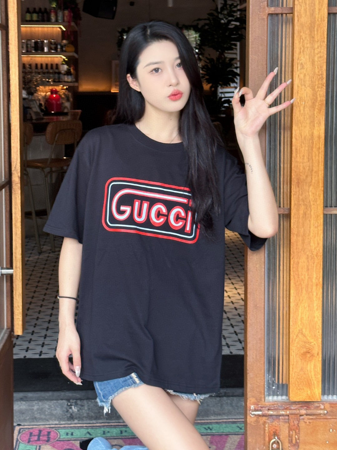 Gucci Vintage Logo T-Shirt (Black) - Phantom Kicks