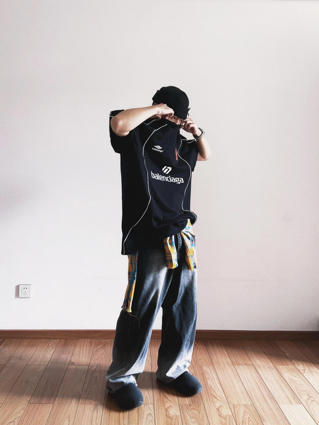 BALENCIAGA SOCCER LOGO T-SHIRT BLACK - Phantom Kicks