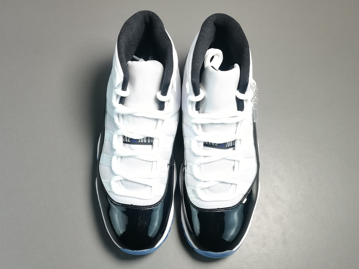 JORDAN 11 x CONCORD - Phantom Kicks