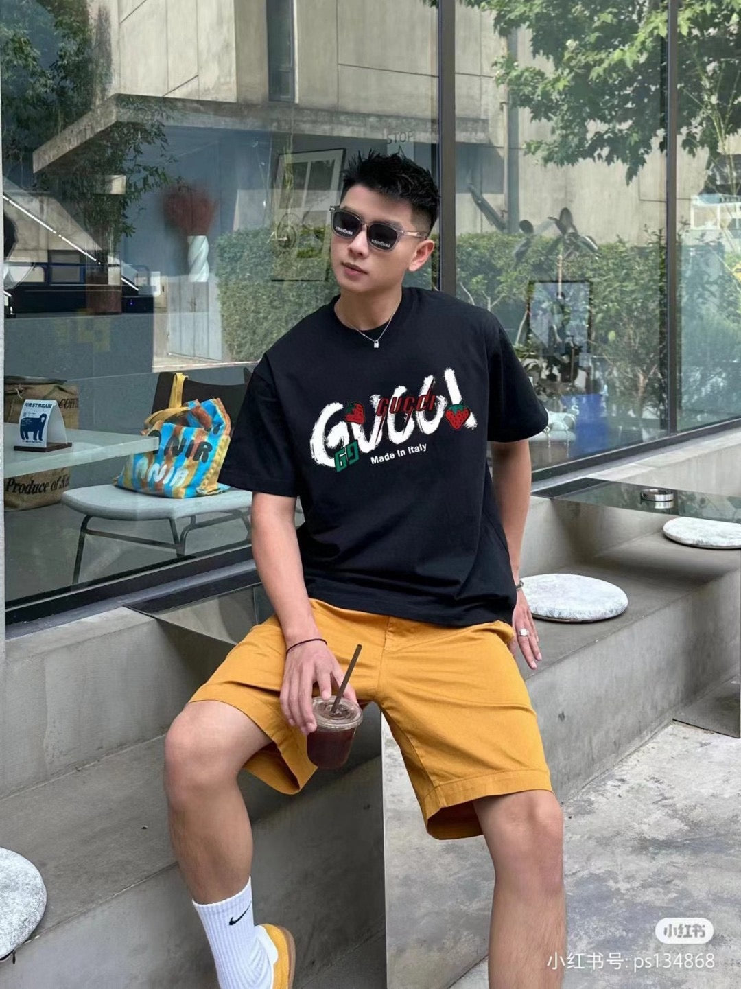 Gucci Strawberry Logo T-Shirt (Black) - Phantom Kicks
