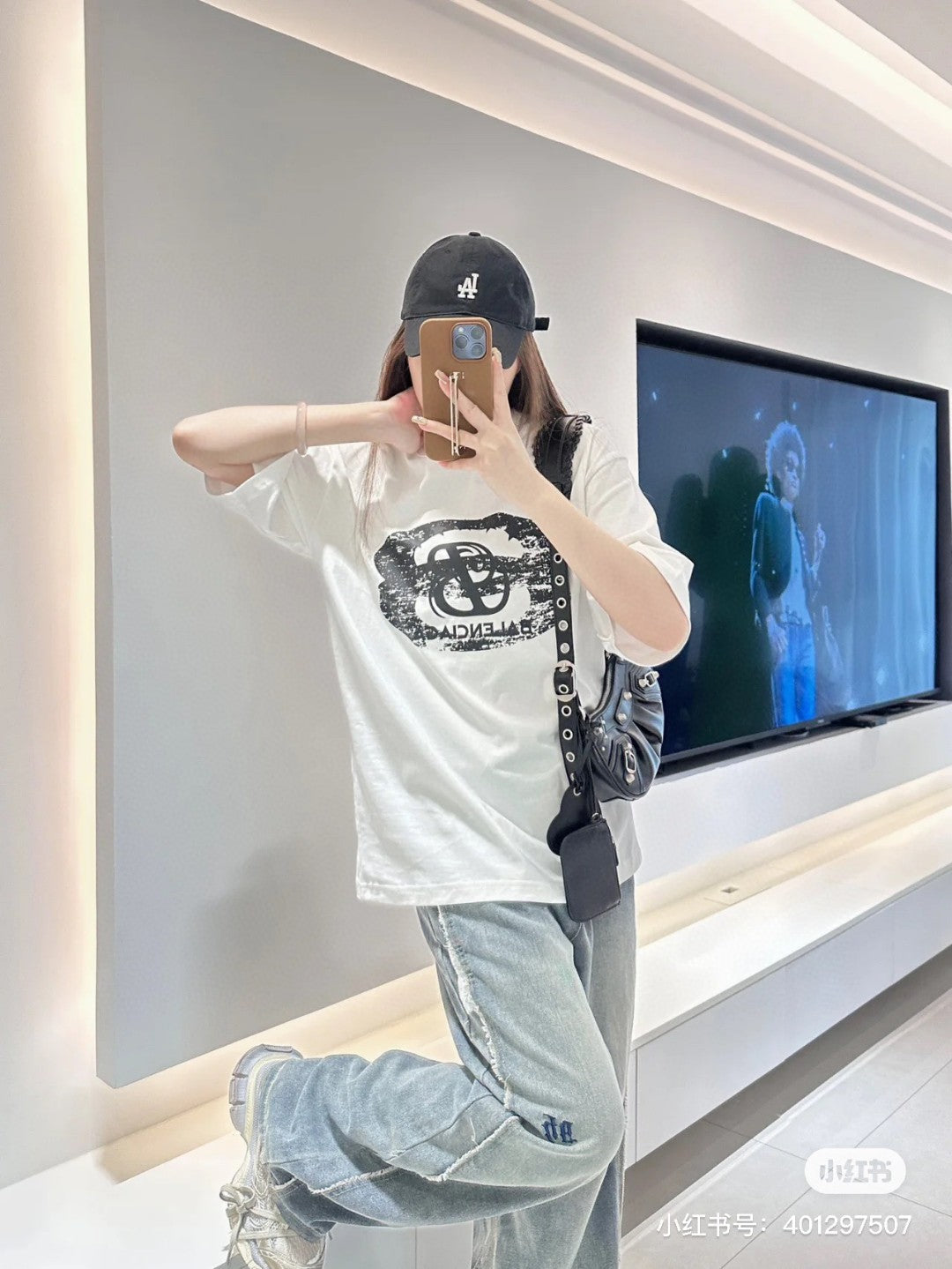 Balenciaga T-Shirt - Distressed Logo - Phantom Kicks