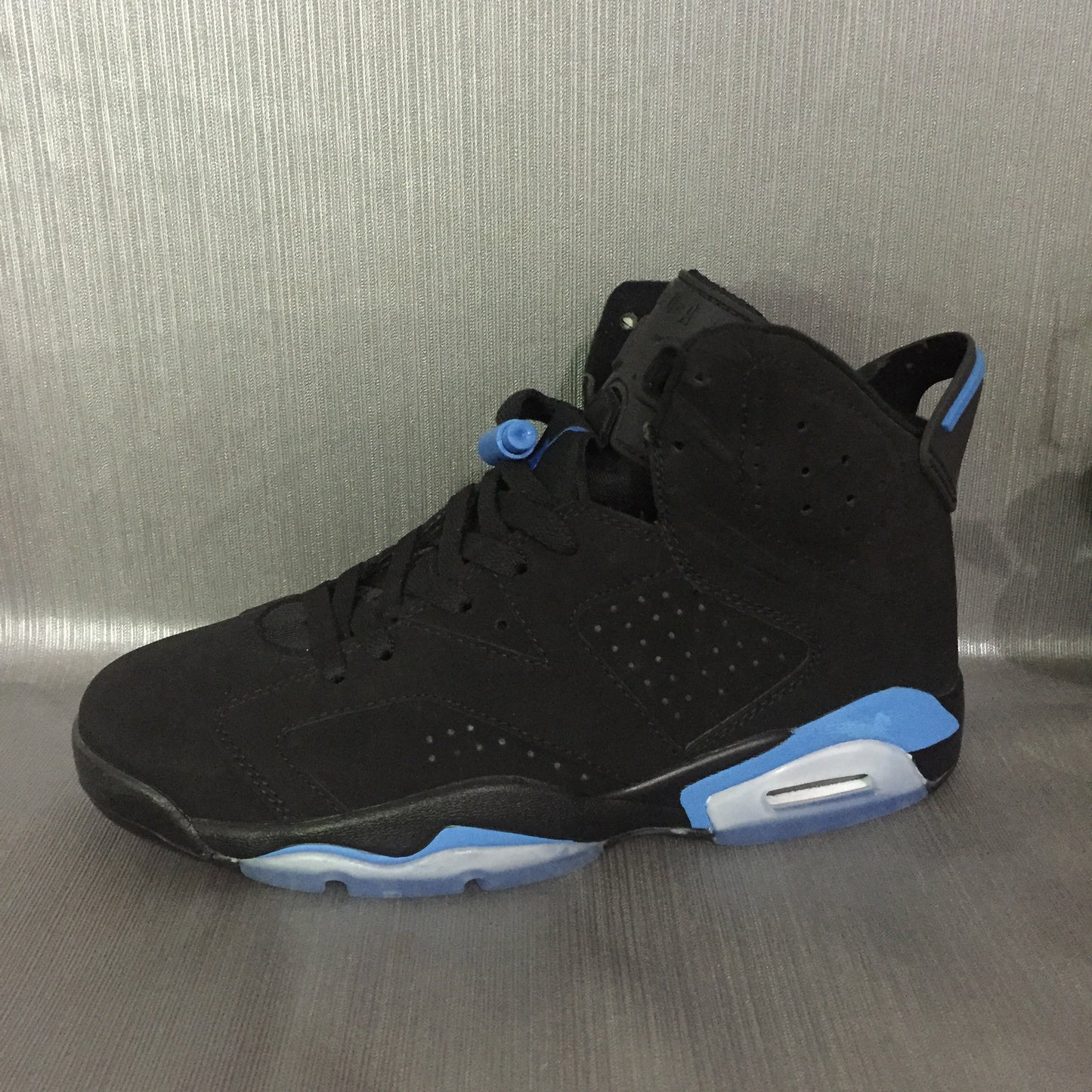 Jordan 6 Retro "Black University Blue" - Phantom Kicks