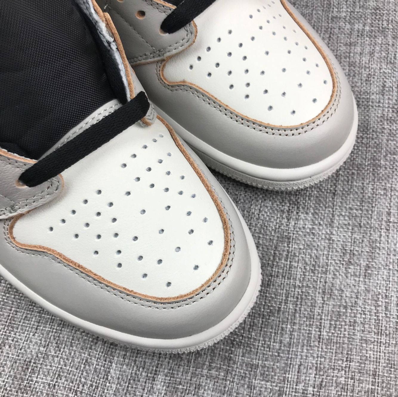 JORDAN 1 RETRO HIGH OG DEFIANT x SB NYC TO PARIS - Phantom Kicks