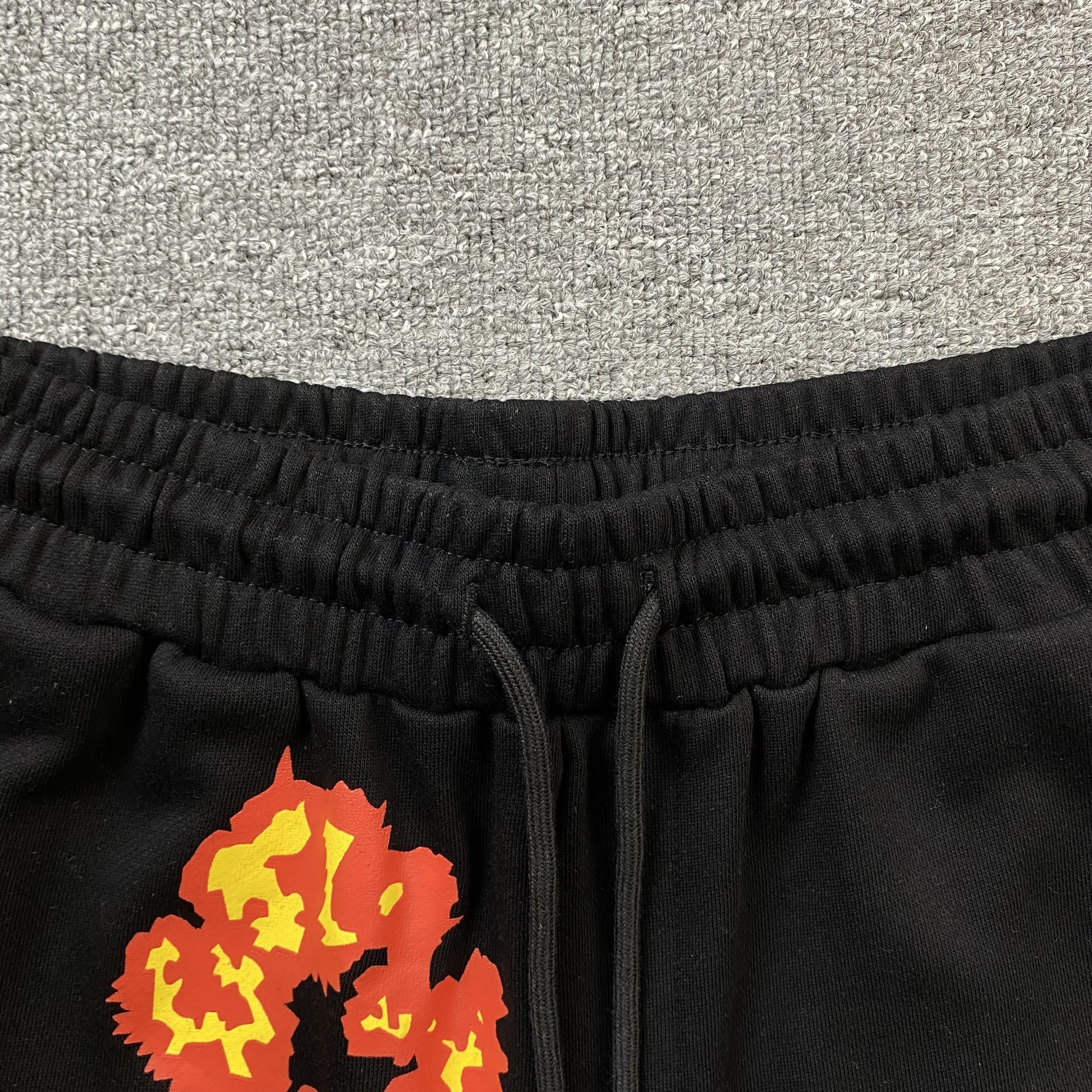 DENIM TEARS x OFFSET COTTON WREATH SHORTS BLACK - Phantom Kicks