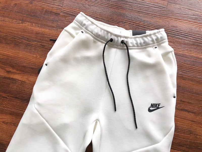NIKE TECH FLEECE PANTS x WHITE - Phantom Kicks