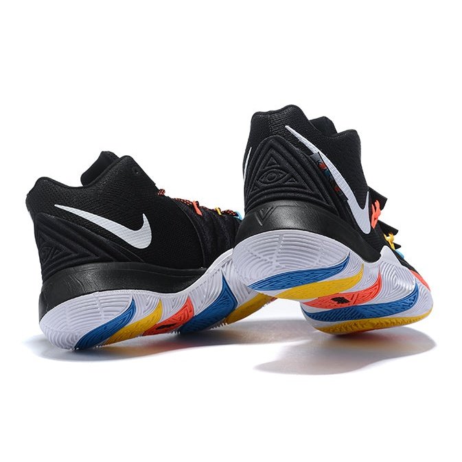 NIKE KYRIE 5 x FRIENDS - Phantom Kicks