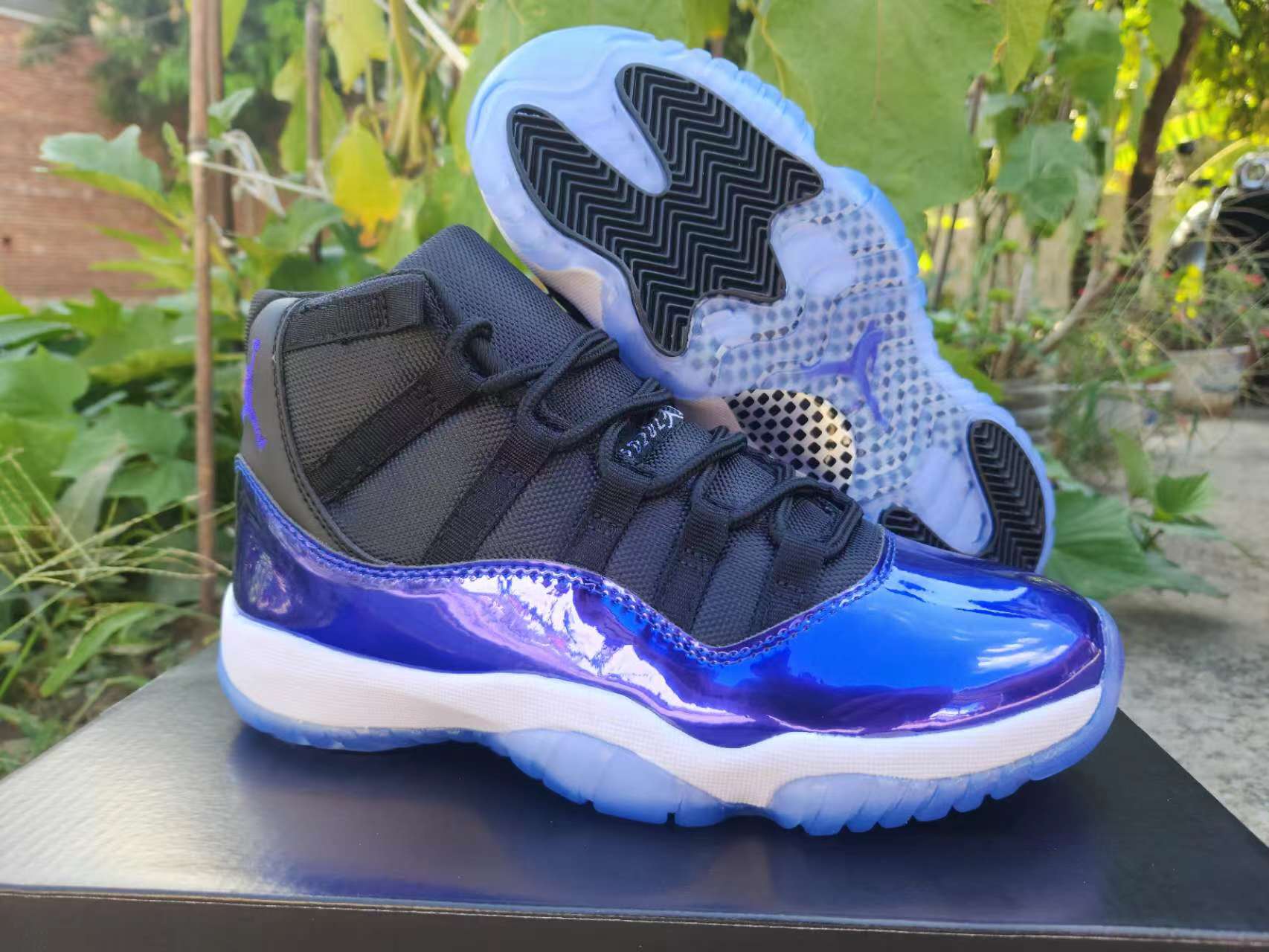 JORDAN 11 Blue - Phantom Kicks