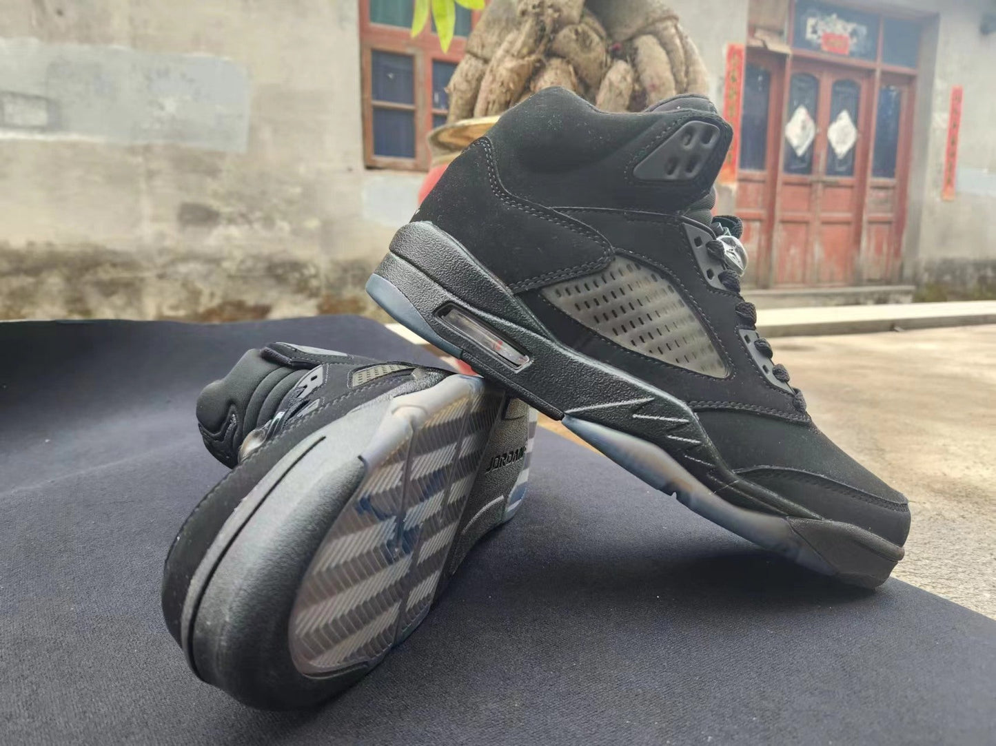 Jordan 5 all-black - Phantom Kicks