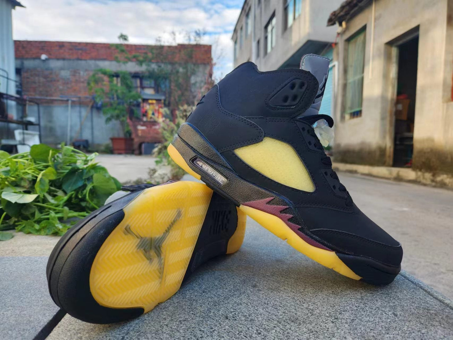 Jordan 5 Black and Yellow - Phantom Kicks