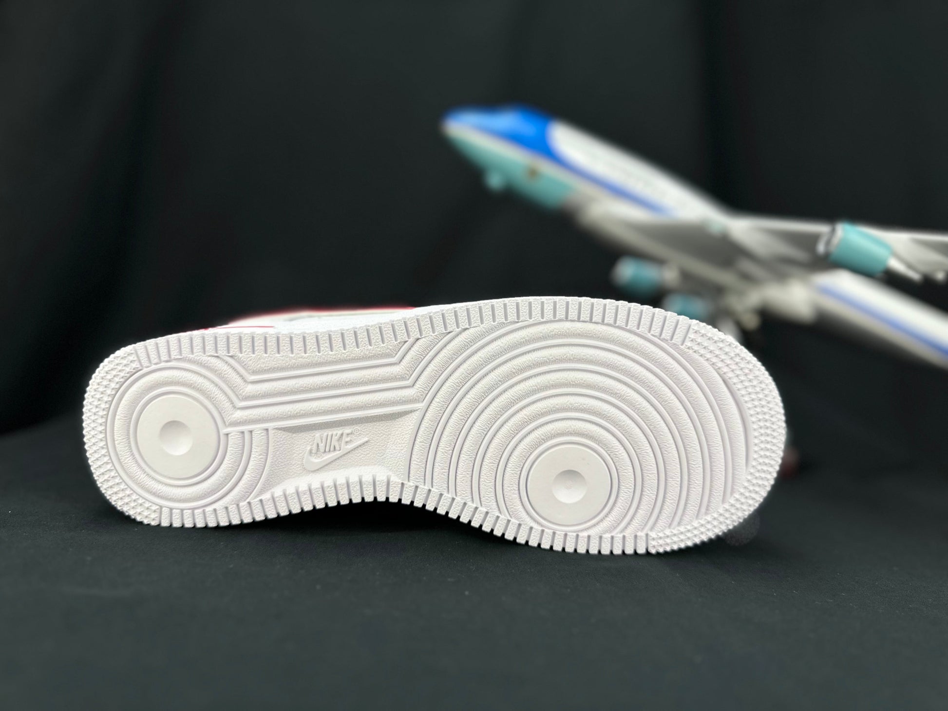 NIKE AIR FORCE 1 "Double Swoosh White/Red" - Phantom Kicks