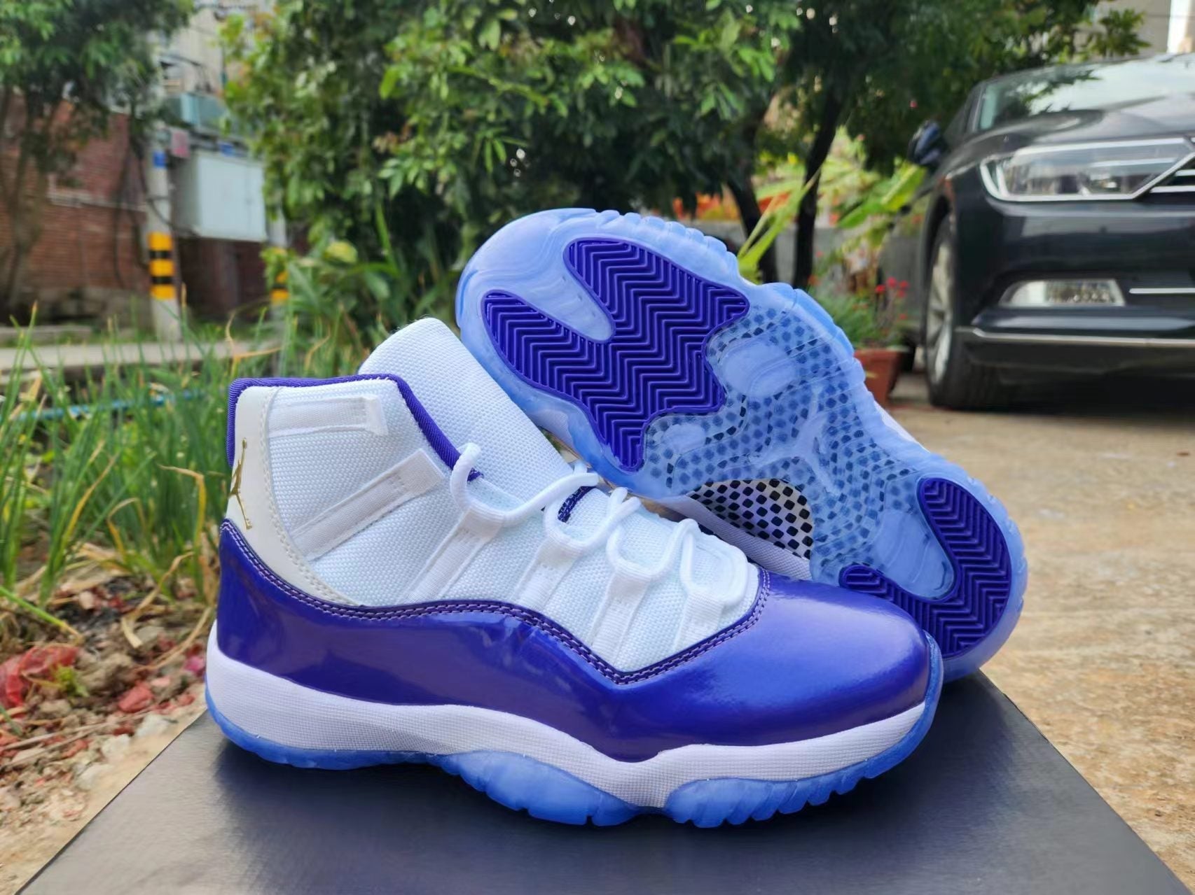 JORDAN 11 Purple and White - Phantom Kicks